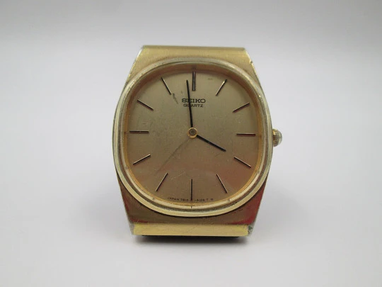 Seiko. Gold plated and stainless steel. Quartz movement. Rectangular case. Japan. 1980's