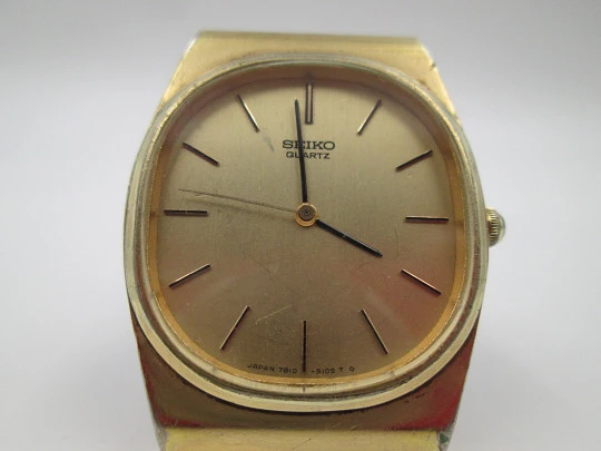 Seiko. Gold plated and stainless steel. Quartz movement. Rectangular case. Japan. 1980's