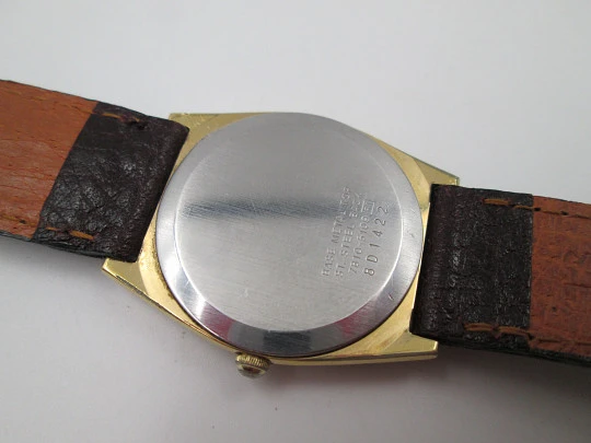 Seiko. Gold plated and stainless steel. Quartz movement. Rectangular case. Japan. 1980's