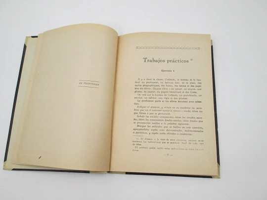 Selection of French Readings. Jesus Guzman. Blanco Lon illustrations. Hardcover. 1935