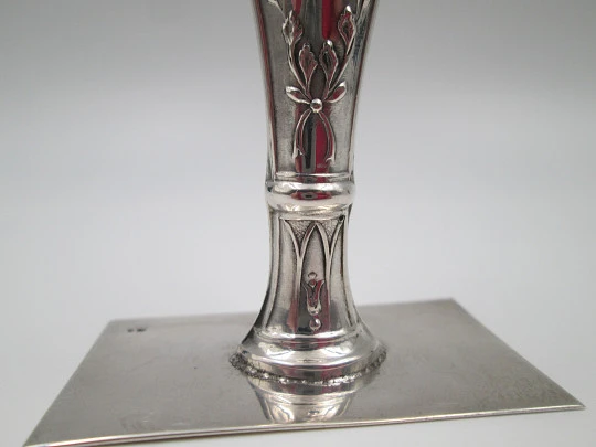 Sello de escritorio y despacho. Plata de ley 925. Motivos vegetales en relieve. Europa. 1980