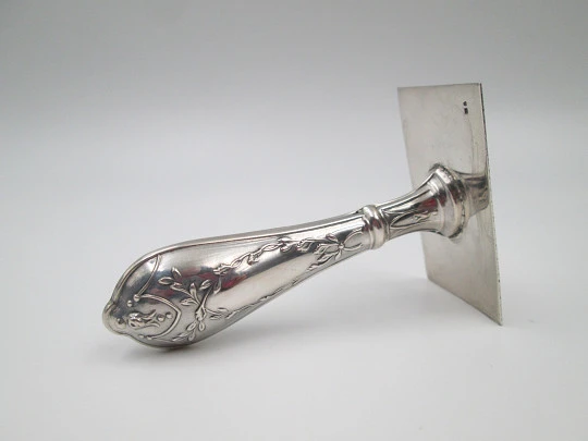 Sello de escritorio y despacho. Plata de ley 925. Motivos vegetales en relieve. Europa. 1980