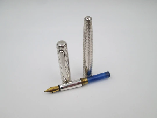 Sergio Zatti fountain pen. Rolled silver plated. Wave pattern. Cartridge. Italy