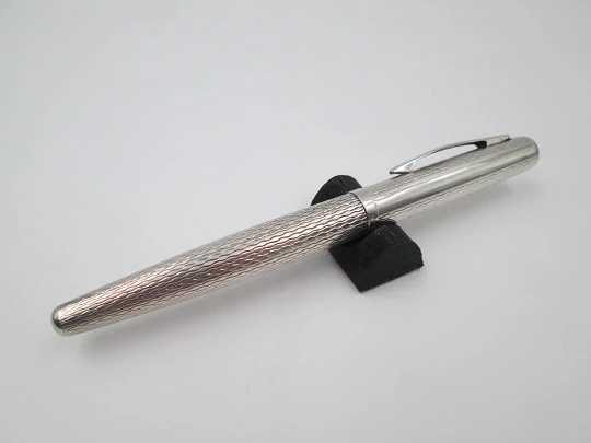 Sergio Zatti fountain pen. Rolled silver plated. Wave pattern. Cartridge. Italy