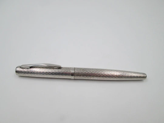 Sergio Zatti fountain pen. Rolled silver plated. Wave pattern. Cartridge. Italy