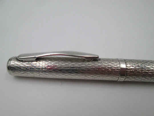 Sergio Zatti fountain pen. Rolled silver plated. Wave pattern. Cartridge. Italy