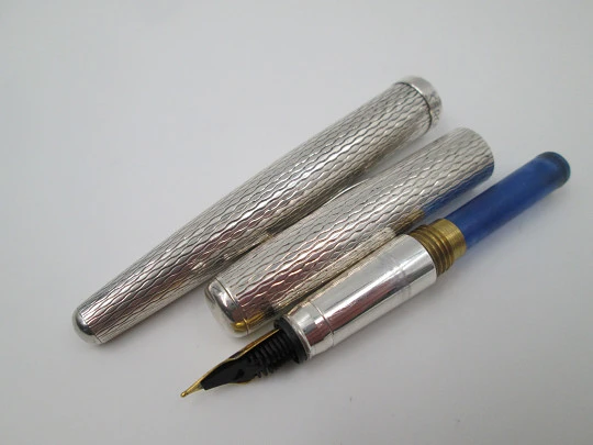 Sergio Zatti fountain pen. Rolled silver plated. Wave pattern. Cartridge. Italy