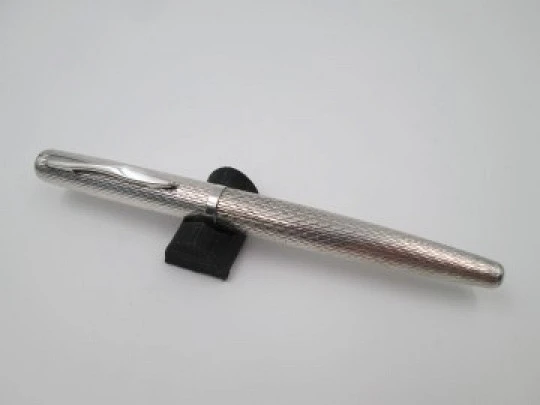 Sergio Zatti fountain pen. Rolled silver plated. Wave pattern. Cartridge. Italy