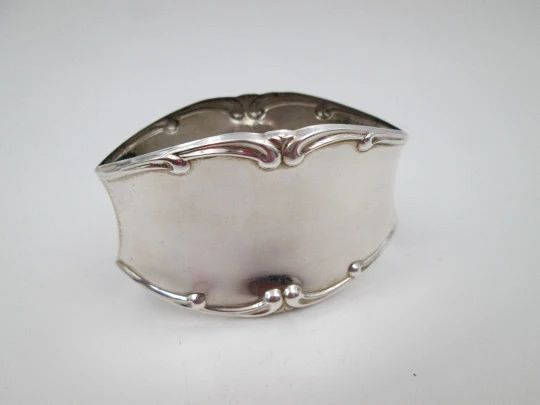Servilletero para servicio de mesa Farco Orfebres. Plata de ley 925. Cenefa vegetal