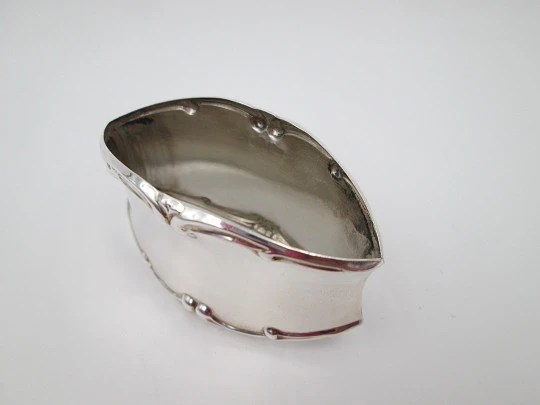 Servilletero para servicio de mesa Farco Orfebres. Plata de ley 925. Cenefa vegetal