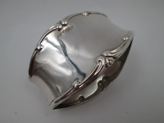 Servilletero para servicio de mesa Farco Orfebres. Plata de ley 925. Cenefa vegetal