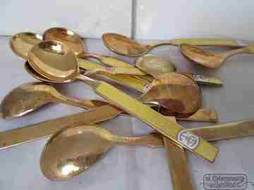 Set doce cucharas. Plata vermeil 925 y esmalte bicolor. Motivo ancla