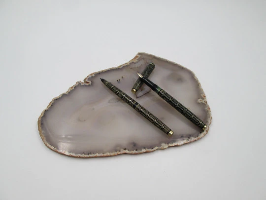 Set escritura art decó. Estilográfica y bolígrafo. Funda piel. Años 40 Set escritura art decó. Estilográfica y bolígrafo. Funda piel. Años 40