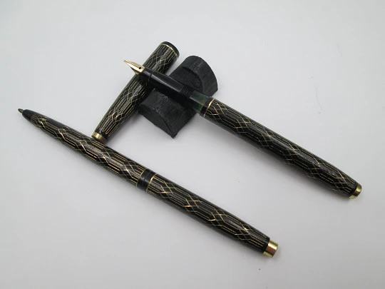 Set escritura art decó. Estilográfica y bolígrafo. Funda piel. Años 40 Set escritura art decó. Estilográfica y bolígrafo. Funda piel. Años 40