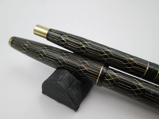 Set escritura art decó. Estilográfica y bolígrafo. Funda piel. Años 40 Set escritura art decó. Estilográfica y bolígrafo. Funda piel. Años 40