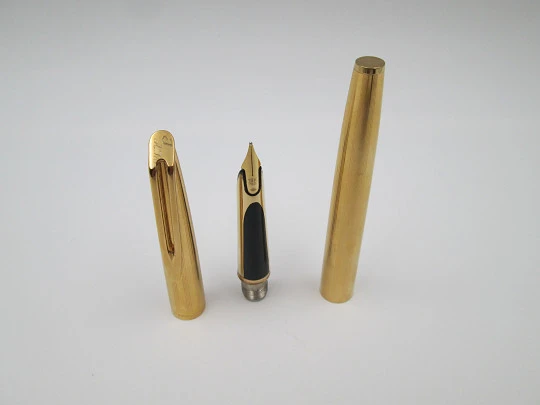 Set escritura Waterman C / F. Plástico negro y laminados oro. Estuche. 1950