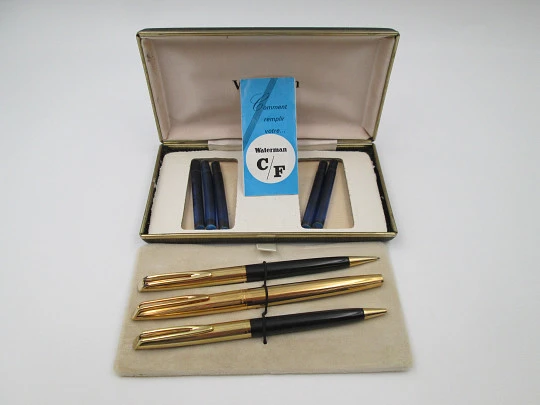 Set escritura Waterman C / F. Plástico negro y laminados oro. Estuche. 1950