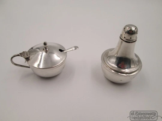 Set of salt cellar with spoon and pepper shaker with stand. Silver. 1940's