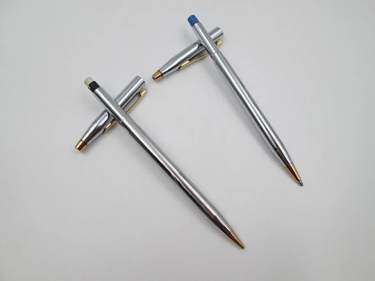 Set portaminas y bolígrafo Cross Classic. Metal cromado y chapados oro. Estuche. 2000