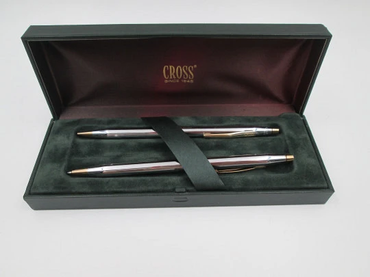 Set portaminas y bolígrafo Cross Classic. Metal cromado y chapados oro. Estuche. 2000