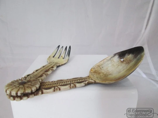 Set spoon and fork. Horn. Pastoral art. Spain. Chiseled