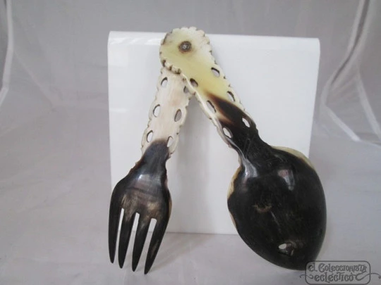 Set spoon and fork. Horn. Pastoral art. Spain. Chiseled