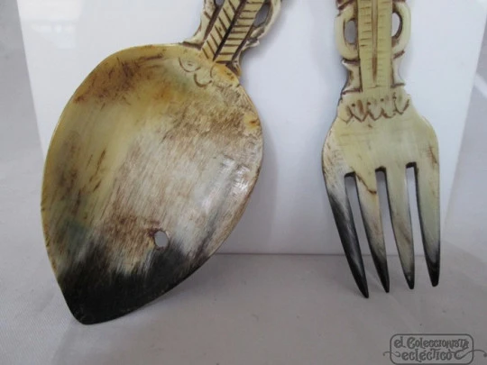 Set spoon and fork. Horn. Pastoral art. Spain. Chiseled