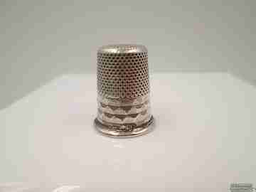 Sewing Thimble. 800 sterling silver. Geometric motifs. 1940's