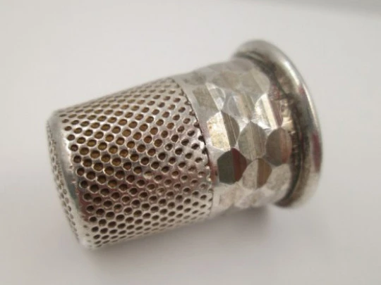 Sewing Thimble. 800 sterling silver. Geometric motifs. 1940's