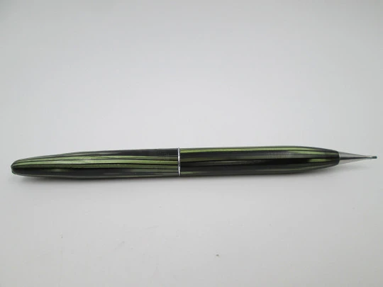 Sheaffer 250. Green striated celluloid and nickel plated trims. Twist system. 1940's. USA