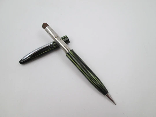Sheaffer 250. Green striated celluloid and nickel plated trims. Twist system. 1940's. USA