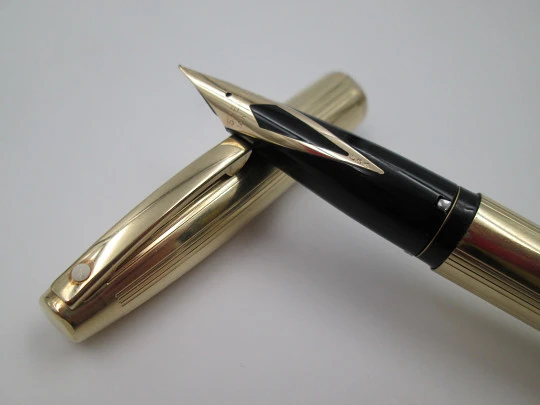 Sheaffer 777 Imperial fountain pen. 12k gold filled. 14k nib. Converter. 1970's