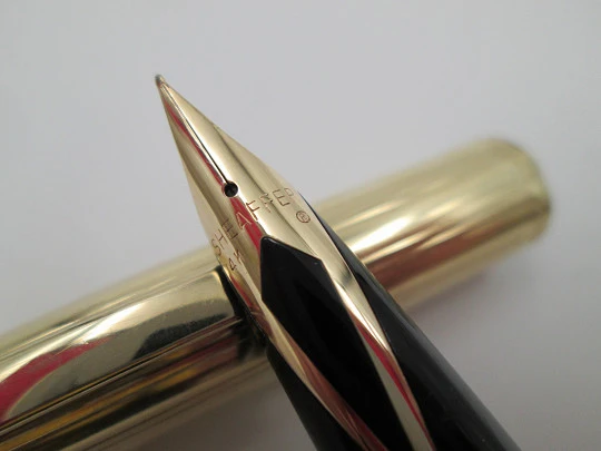 Sheaffer 777 Imperial fountain pen. 12k gold filled. 14k nib. Converter. 1970's