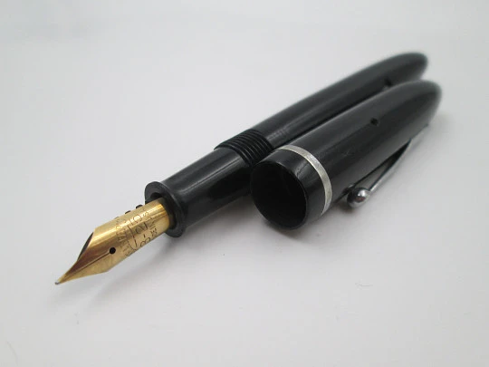 Sheaffer Balance 3-25 fountain pen. Black celluloid & silver plated. 14k nib. 1930's