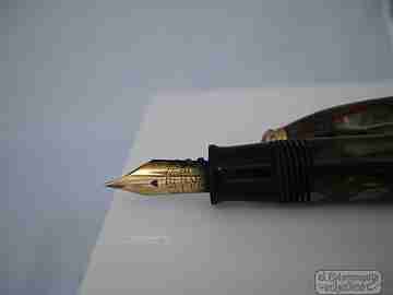 Sheaffer Balance 3-25. Lever filler. Circa: 1932. United States