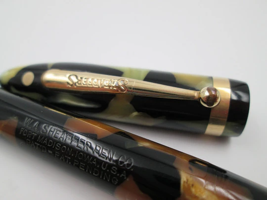 Sheaffer Balance Lifetime. Black and pearl celluloid. 1930's. Lever filler