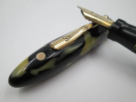 Sheaffer Balance Lifetime. Black and pearl celluloid. 1930's. Lever filler