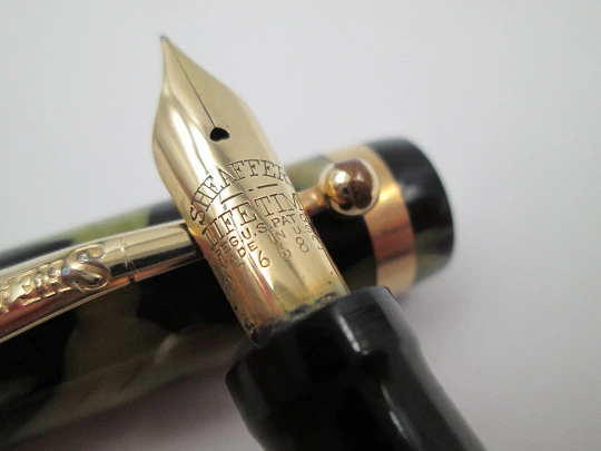 Sheaffer Balance Lifetime. Black and pearl celluloid. 1930's. Lever filler