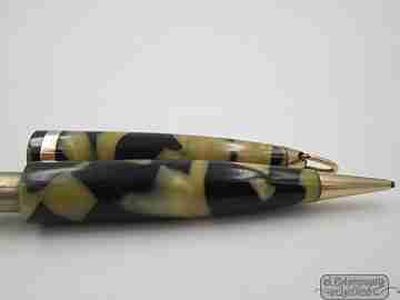 Sheaffer Balance. Black and cream celluloid. 1930's. Gold-plated. USA