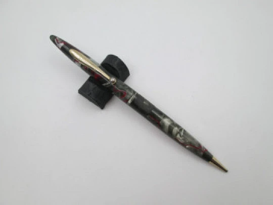 Sheaffer Balance. Celuloide marmolizado y detalles dorados. Giratorio. Clip bola. 1930