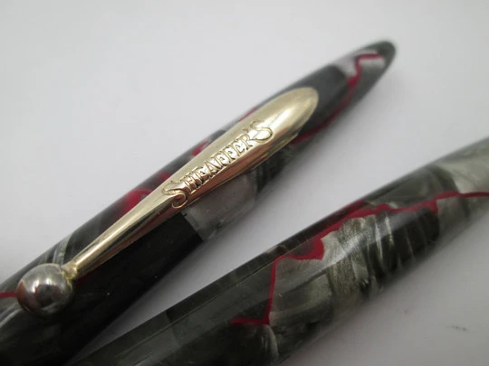 Sheaffer Balance. Celuloide marmolizado y detalles dorados. Giratorio. Clip bola. 1930