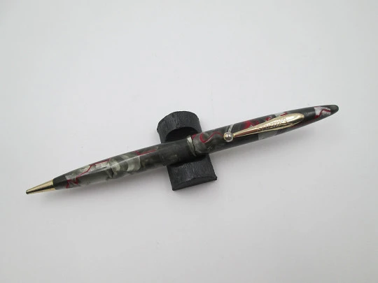 Sheaffer Balance. Marble celluloid and golden trims. Twist system. Ball clip. 1930's. USA