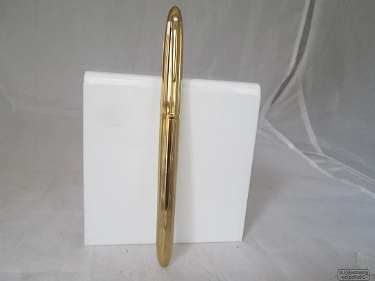 Sheaffer Crest. 1990. Aerométrica. Metal chapado oro 23K. Plumín 18K