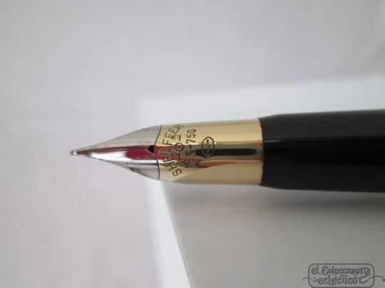 Sheaffer Crest. 1990. Aerométrica. Metal chapado oro 23K. Plumín 18K