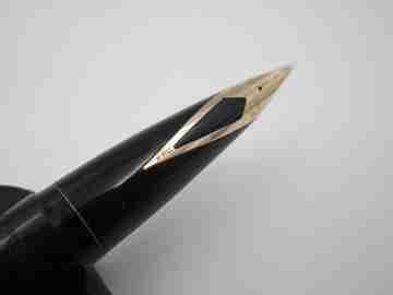 Sheaffer desk fountain pen. Black plastic. 14 karat gold inlaid nib. 1950's. USA