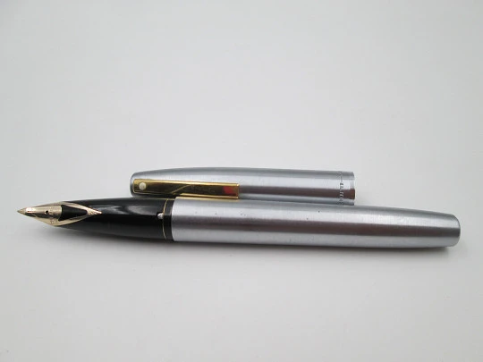 Sheaffer Imperial 444 XG Flighter. Acero pulido y chapados oro. Plumín Inlaid. 1970