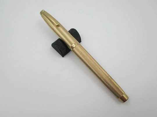 Sheaffer Imperial 827 fountain pen. 23k gold electroplated. Barleycorn. 1975's