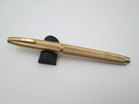 Sheaffer Imperial 827 fountain pen. 23k gold electroplated. Barleycorn. 1975's