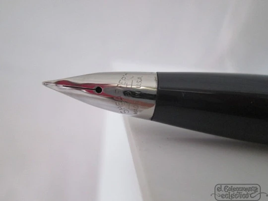 Sheaffer Imperial II. Steel and grey plastic. Triumph nib. Touchdown