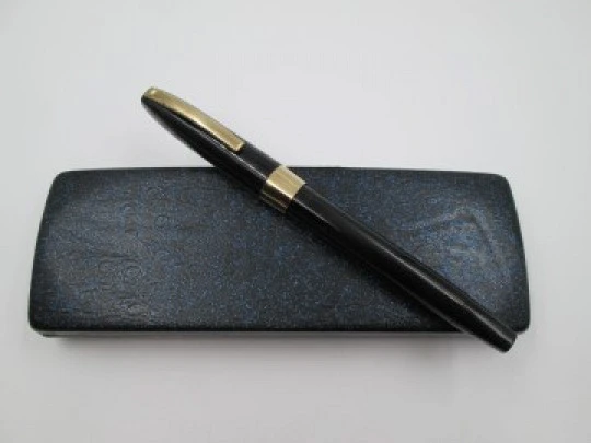 Sheaffer Imperial IV. Black plastic & gold plated. Touchdown filling. 1960's